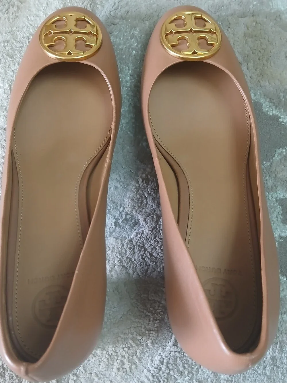 Tory Burch Chelsea Leather Block Heel Pumps with Gold Logo